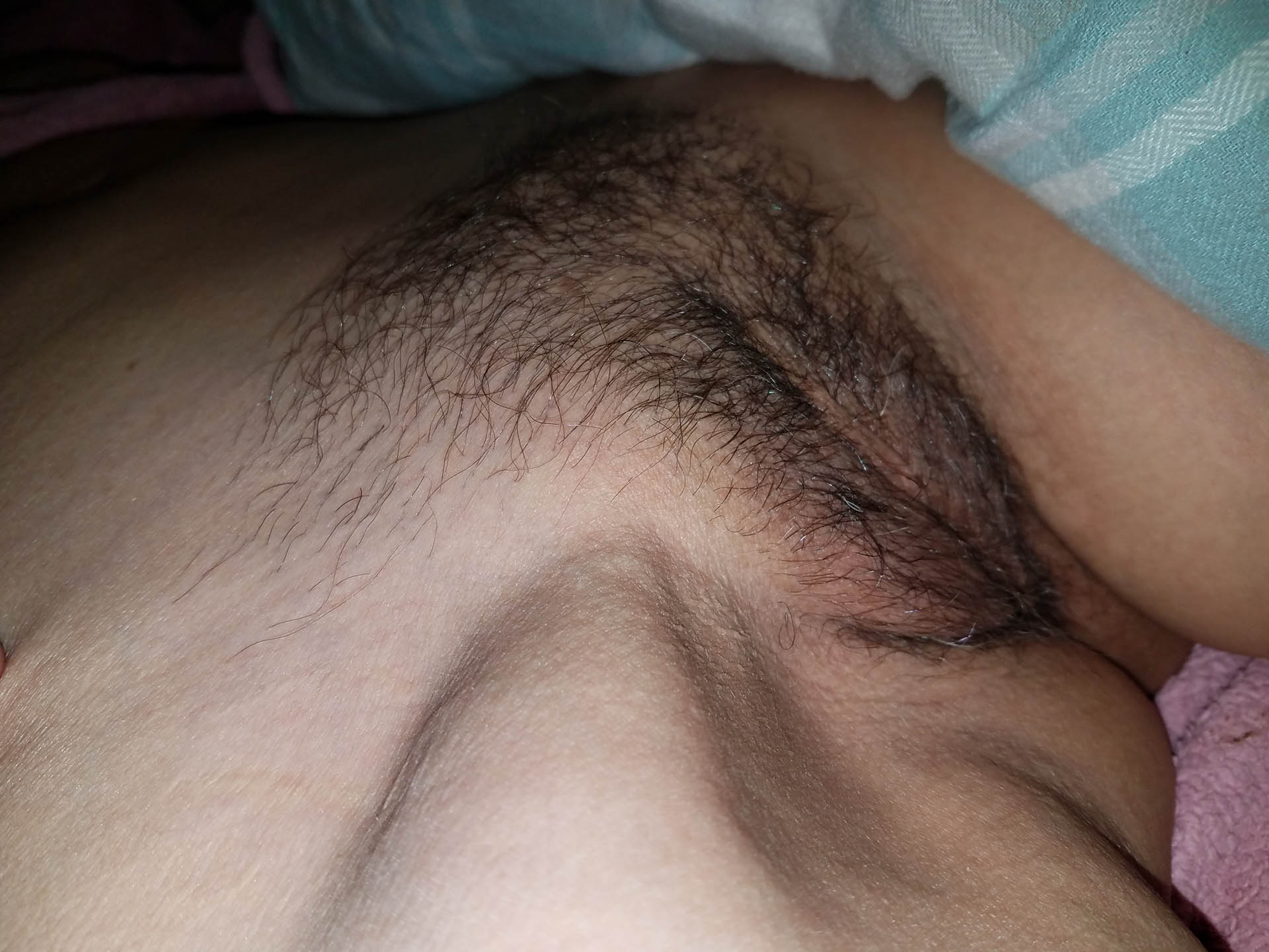 Buskig, härlig, stor fitta.