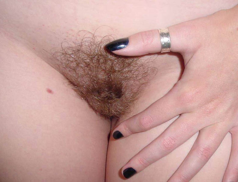 Buskig, härlig, trång fitta.