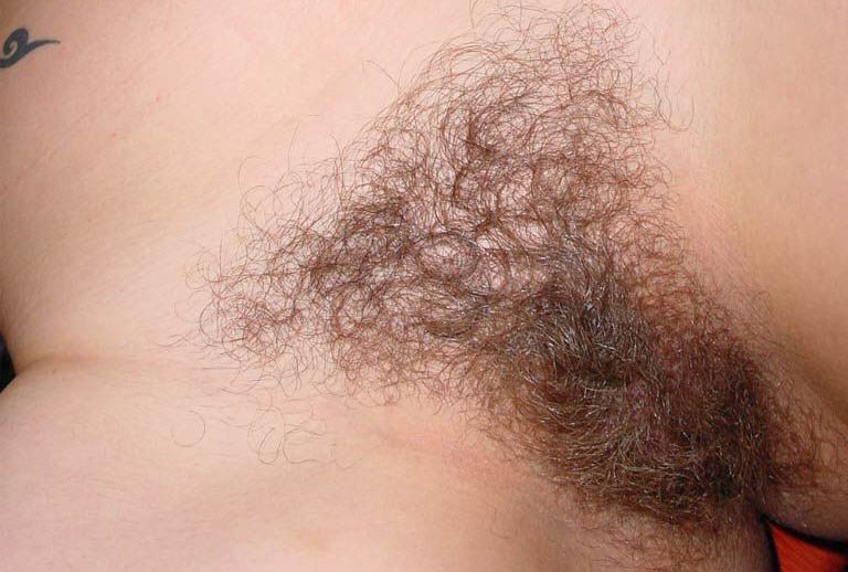 Rejält hårig, inbjudande, trång fitta.