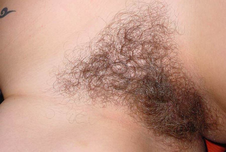 Rejält hårig, inbjudande, trång fitta.
