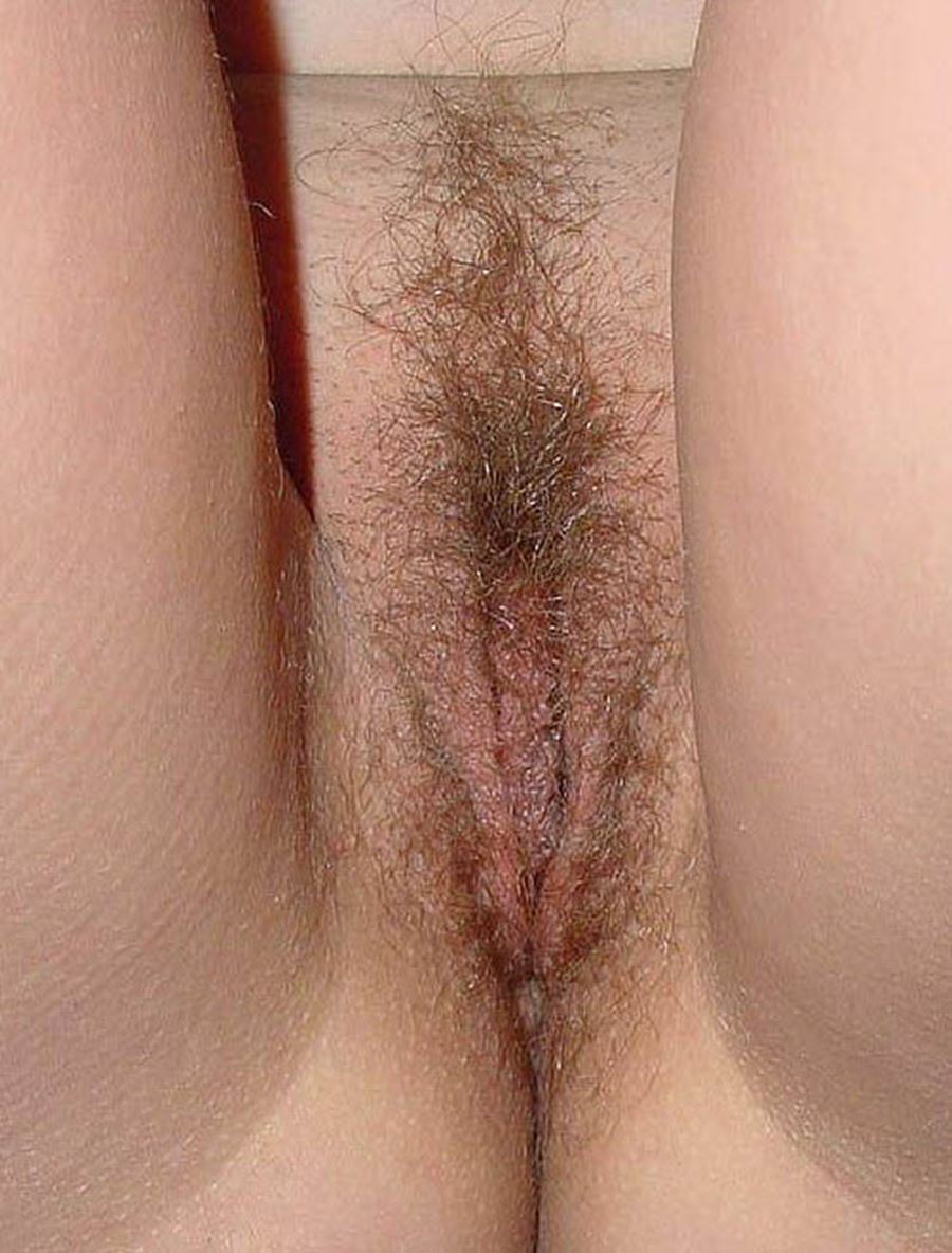 Buskig, frestande, stor fitta.